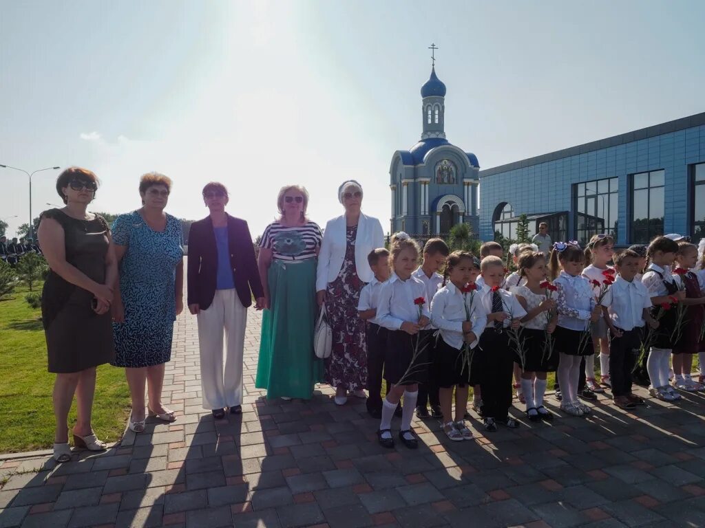 Сейчас михайловск. Город Михайловск Ставропольский край БОМБЕРЖЕНСКИЕ. Храм Никольский Михайловск Ставропольский край. Администрация г Михайловска Ставропольского края.