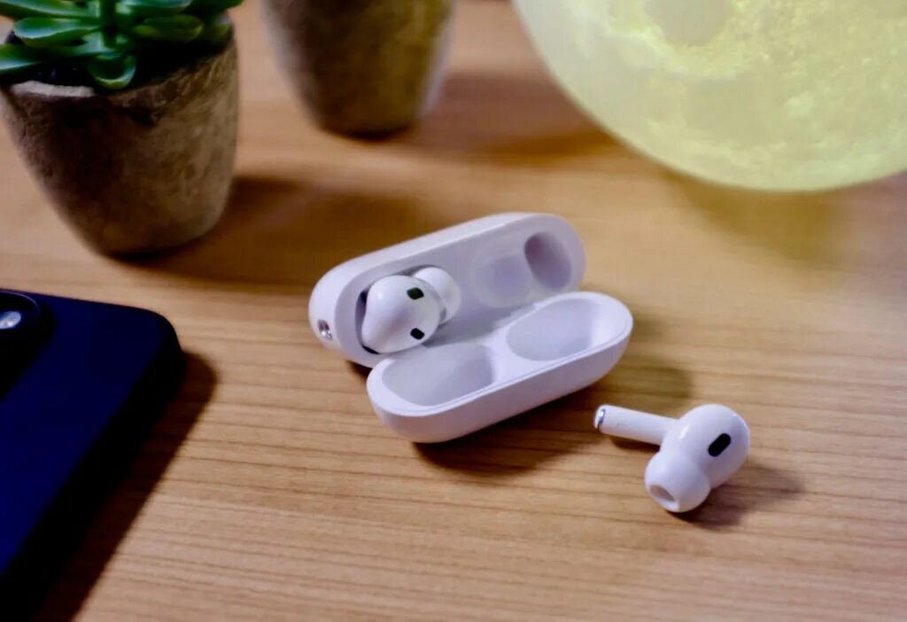 Apple airpods 2nd generation charging case. Поколения наушников apple. реклама наушников apple. все наушники эпл по годам.