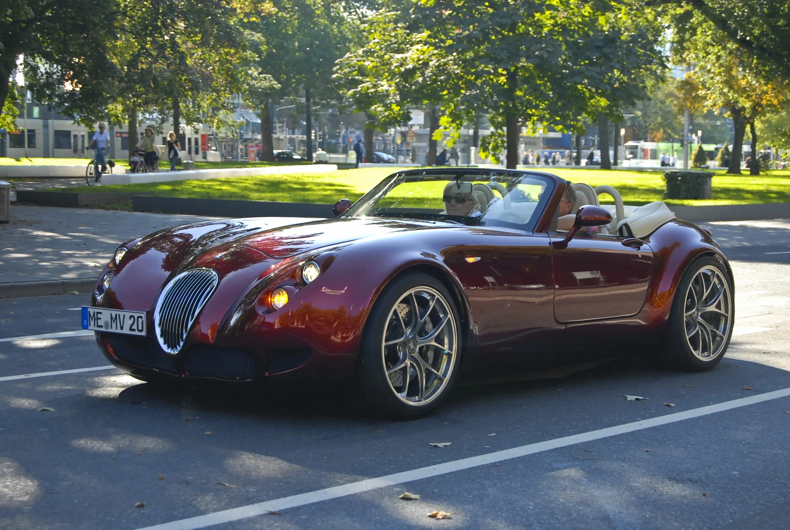 Com cars ru. Roadster mf5. Висман родстер. Wiesmann mf5 авто. Машина Wiesmann Roadster.