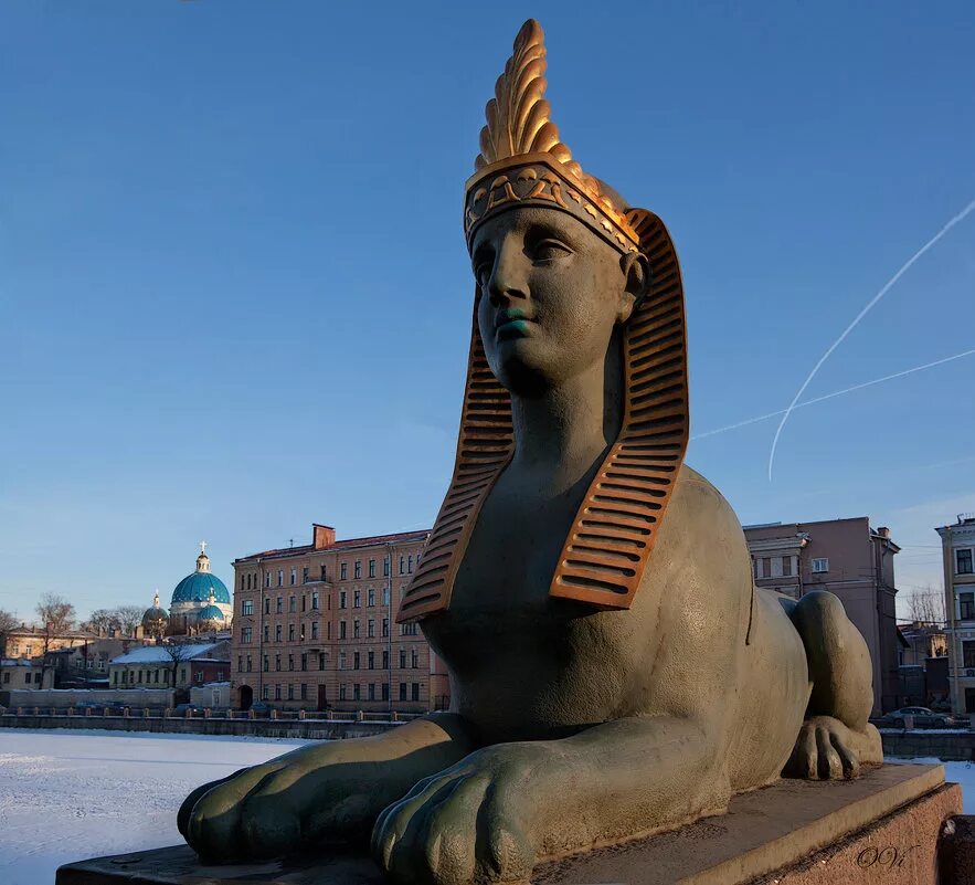 современные сфинксы петербурга. сфинкс статуя в питере. египетские сфинксы на университетской набережной. сфинкс маяковская. египетский мост в санкт-петербурге.