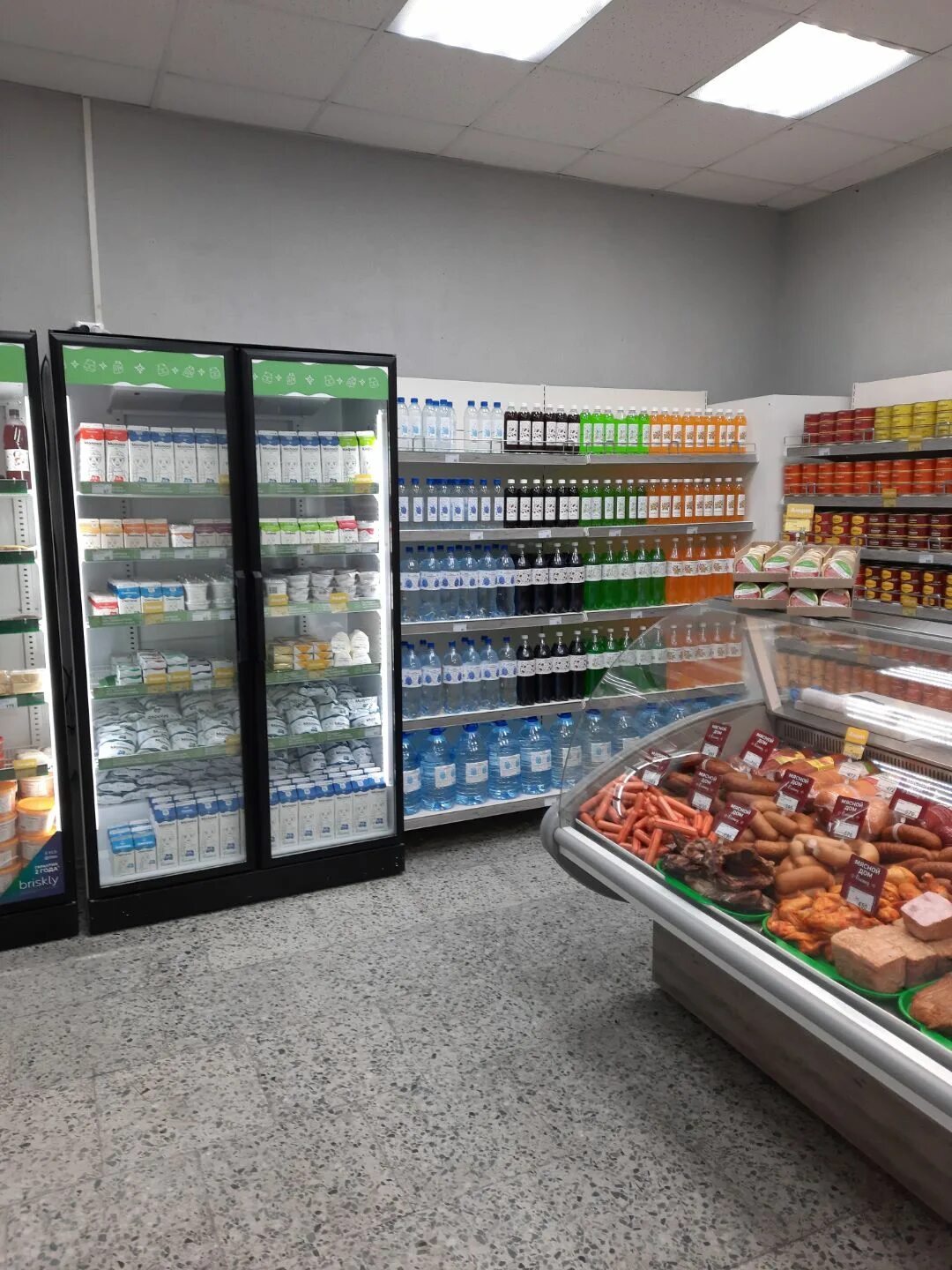 Продуктовый магазин. Продукция собственного производства продуктового магазина яблочко. Магазин светофор в сортавала. Сортавала торговые центры. Гурмаркет сортавала улица.