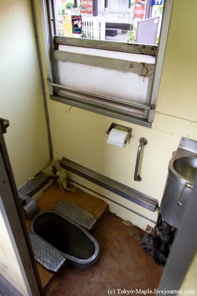 зарплата машиниста метро. туалет в электровозе вл 80. туалет в электровозе эп2к. музей рвсн в балабаново. Qtz63 башенный кран кабина.