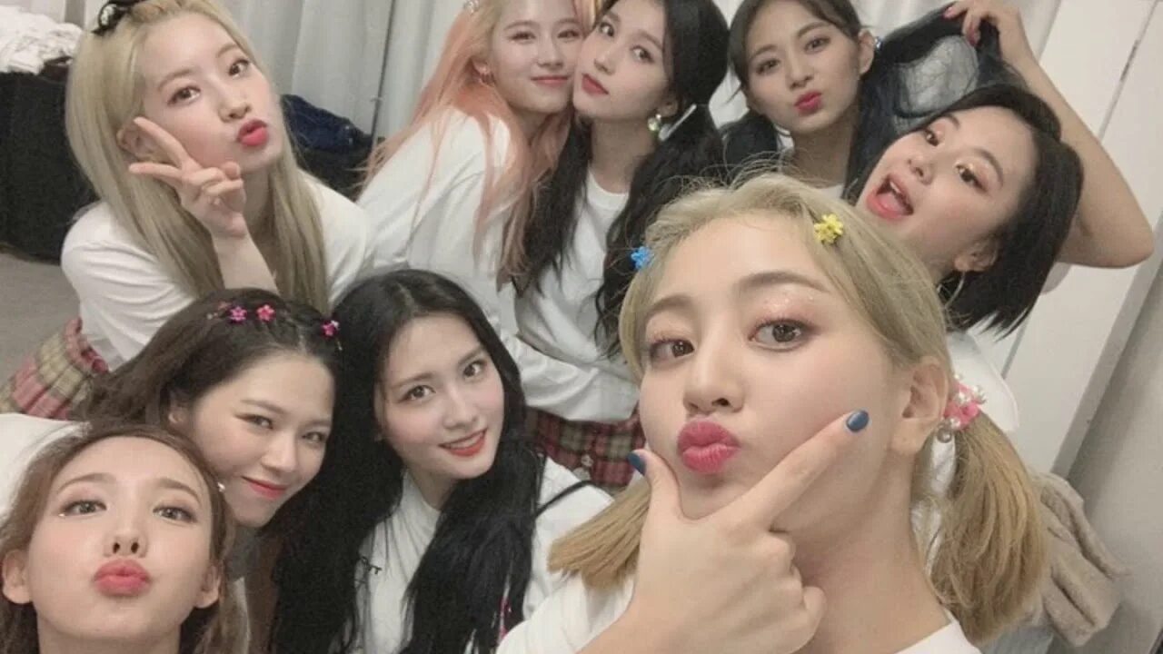 Twice device. Твайс. twice ot9. твайс эстетика группа. твайс 2025 эстетика.