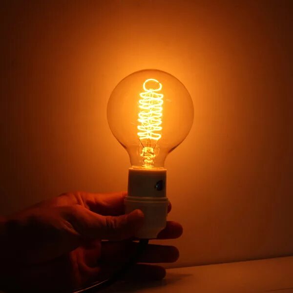 Сделай лампочку света. Лампочка 40 Вт е 27 Эдисона. Лампа накаливания Loft it Edison Bulb 1040-s, e27, 220вт, 4000 к. Лампочка направленного света е27 накаливания. Излучение лампы накаливания.