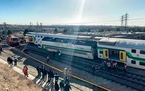 Поезд сошел с рельсов метро