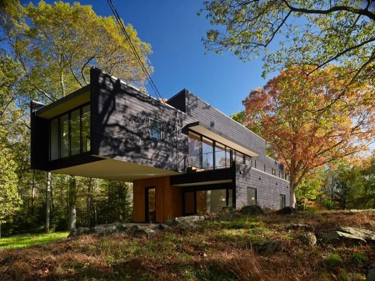 Pan treetop cabins. Дом в английском стиле. Скандинавский стиль экстерьер. Дом с плоской крышей 160кв. Дома шола.