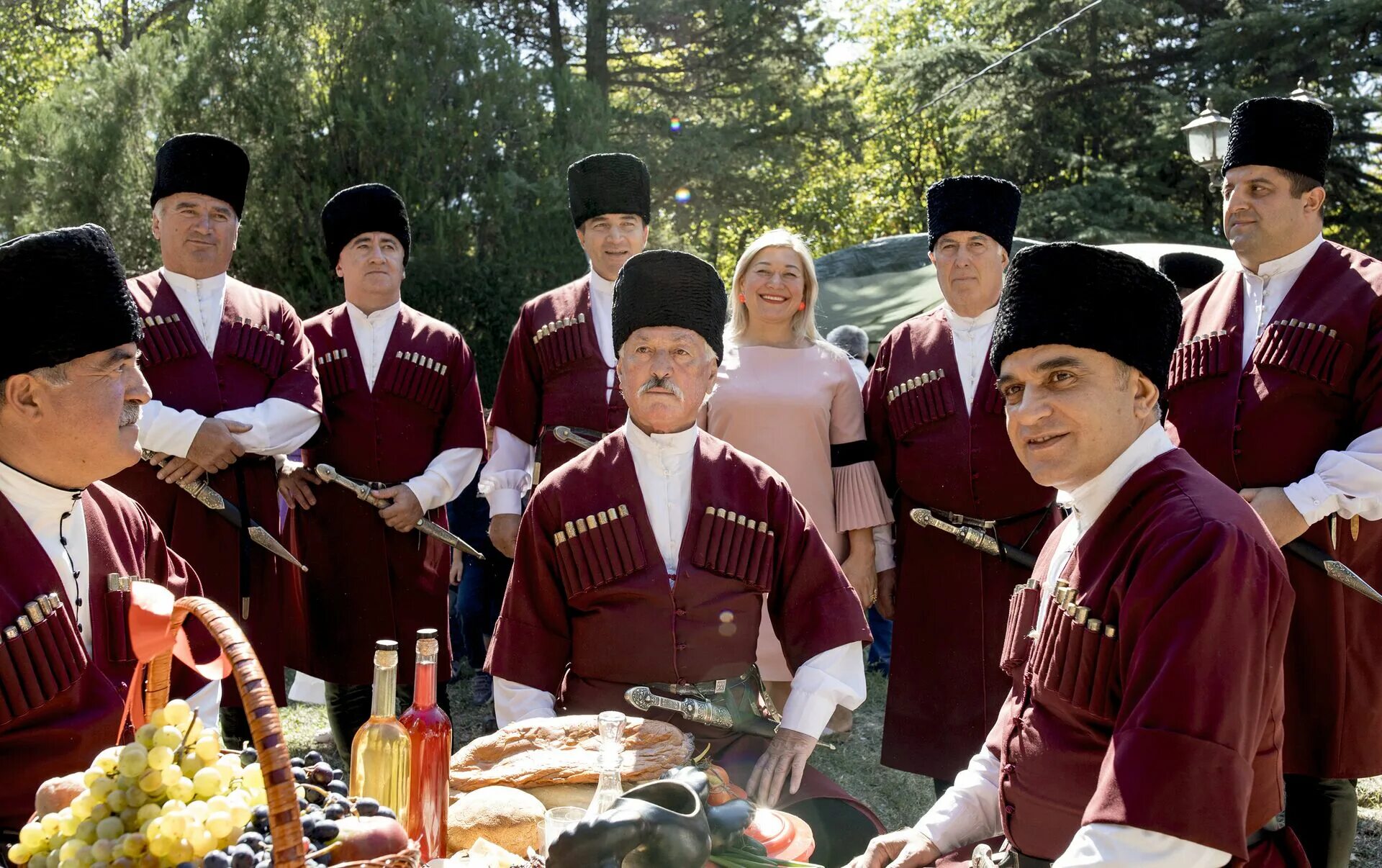 Северная Осетия застолье. Традиции народов Кавказа гостеприимство. Осетины народ Северного Кавказа Национальная еда. Осетинское застолье. Интересные осетины