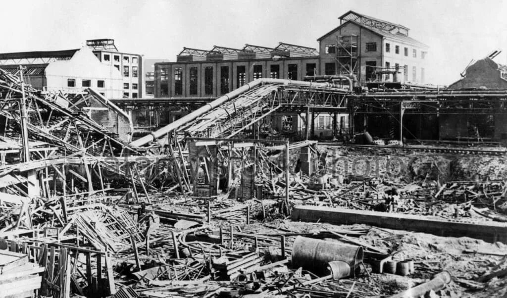Катастрофы 20 годов. Крушение поезда в индианаполисе 1911. Катастрофы 20 годов. Самые страшные катастрофы 20 века. Пожар в порту тексас-сити 1947 году.