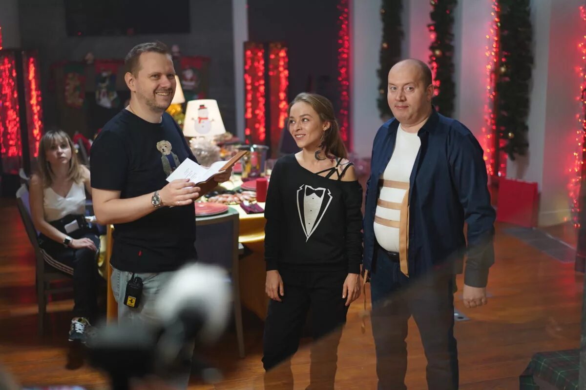 ирина вилкова полицейский с рублевки новогодний беспредел 2. полицейский с рублёвки новогодний беспредел 2. полицейский с рублевки новогодний переполох 2. гриша измайлов новогодний беспредел. новогоднее вторжение.