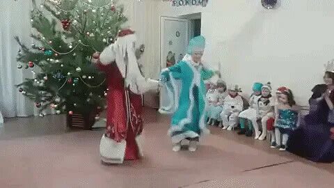 Видео деда мороза танцует