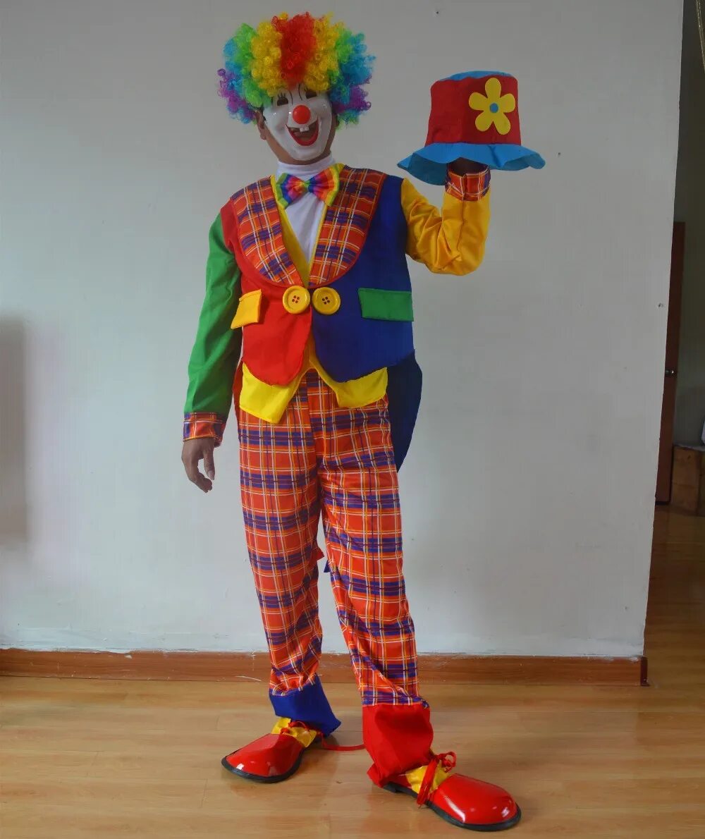 Нога клоуна. Клоун. Клоунский костюм. Клоунские штаны. Брюки клоуна.