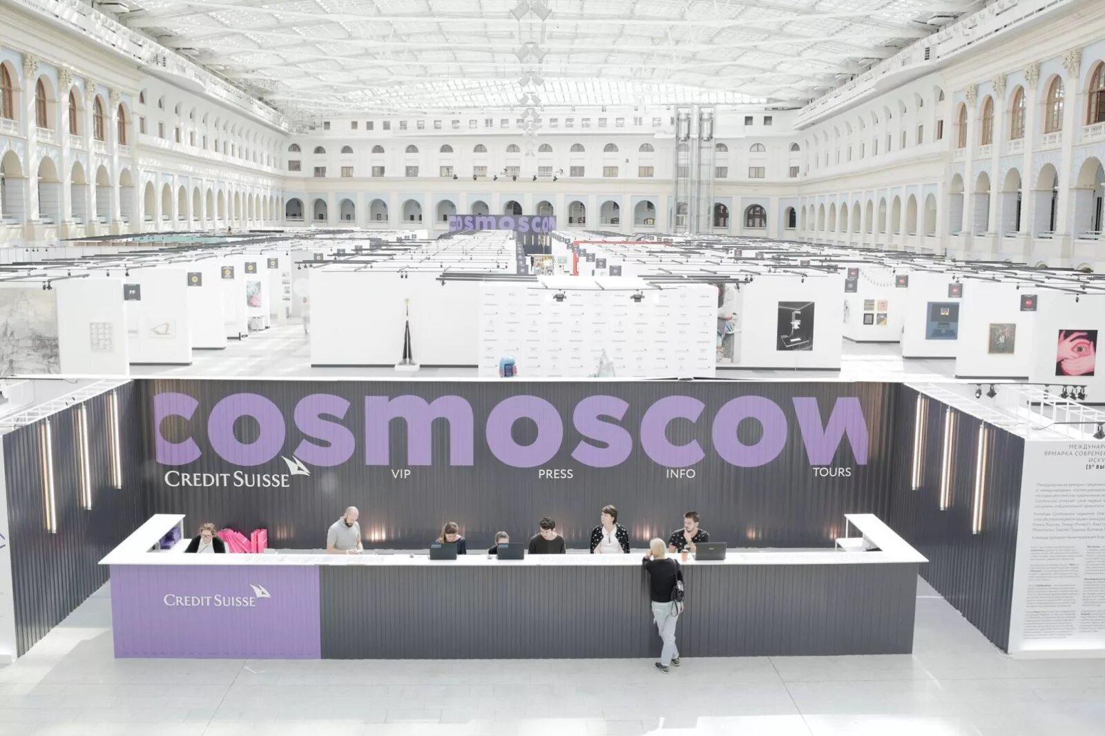 Cosmoscow 2017. Cosmoscow 2018. Cosmoscow выставка. Перформанс Cosmoscow. Арт москва гостиный двор