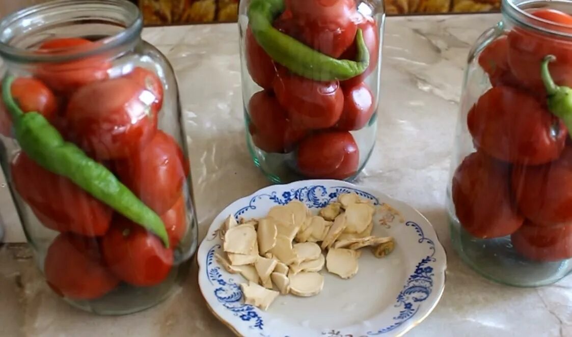 Перец по венгерски. Горький перец маринованный с помидорами. Соленое острое. Вяленые помидоры. Жареный перец на зиму без стерилизации.