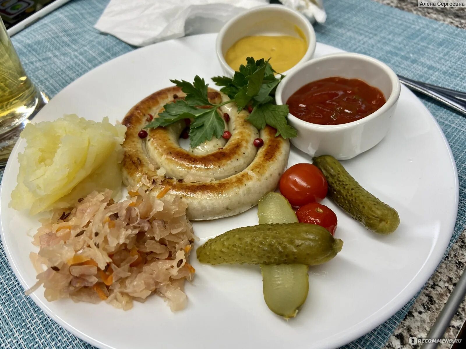 Поезд таврия сувенирная продукция. Гранд экспресс 053ч. Еда в столовой. Фирменный поезд в питер гранд экспресс. 164м таврия.