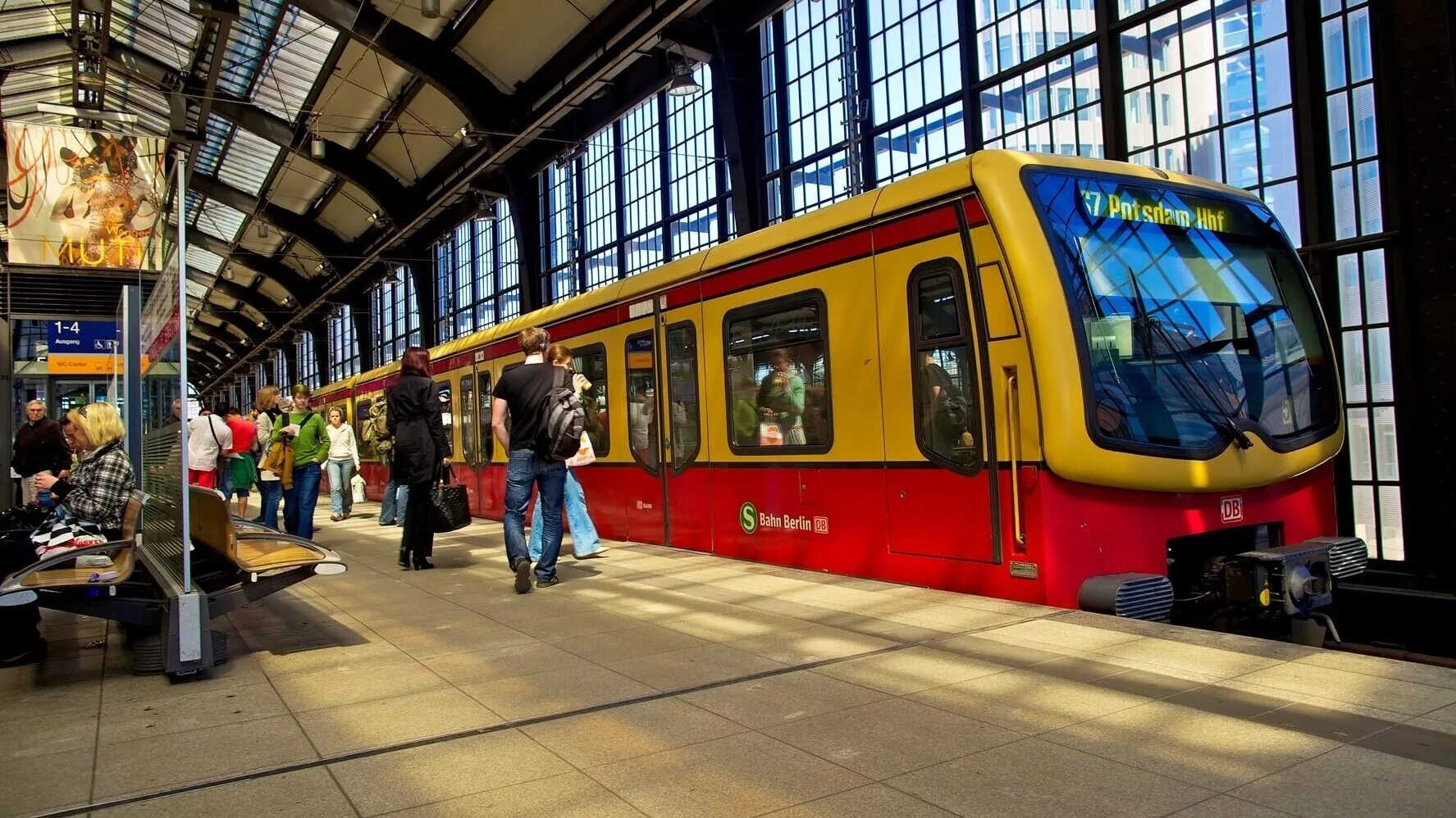 Общественный метрополитен. Берлин u-Bahn. S Bahn Берлин. S Bahn Berlin поезд. Городская электричка в Берлине.