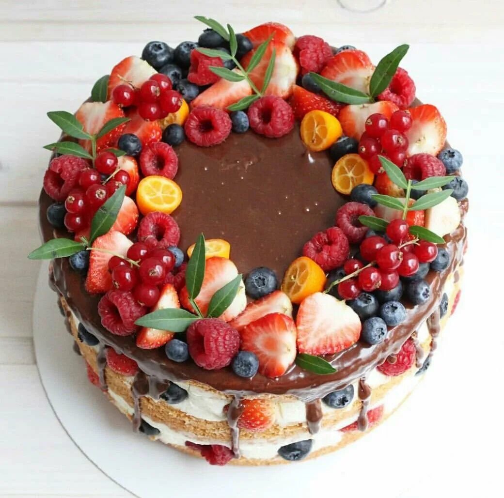 маленький торт. маленький торт. очень красивые торты. торт с мелкими цветочками. стильный торт.