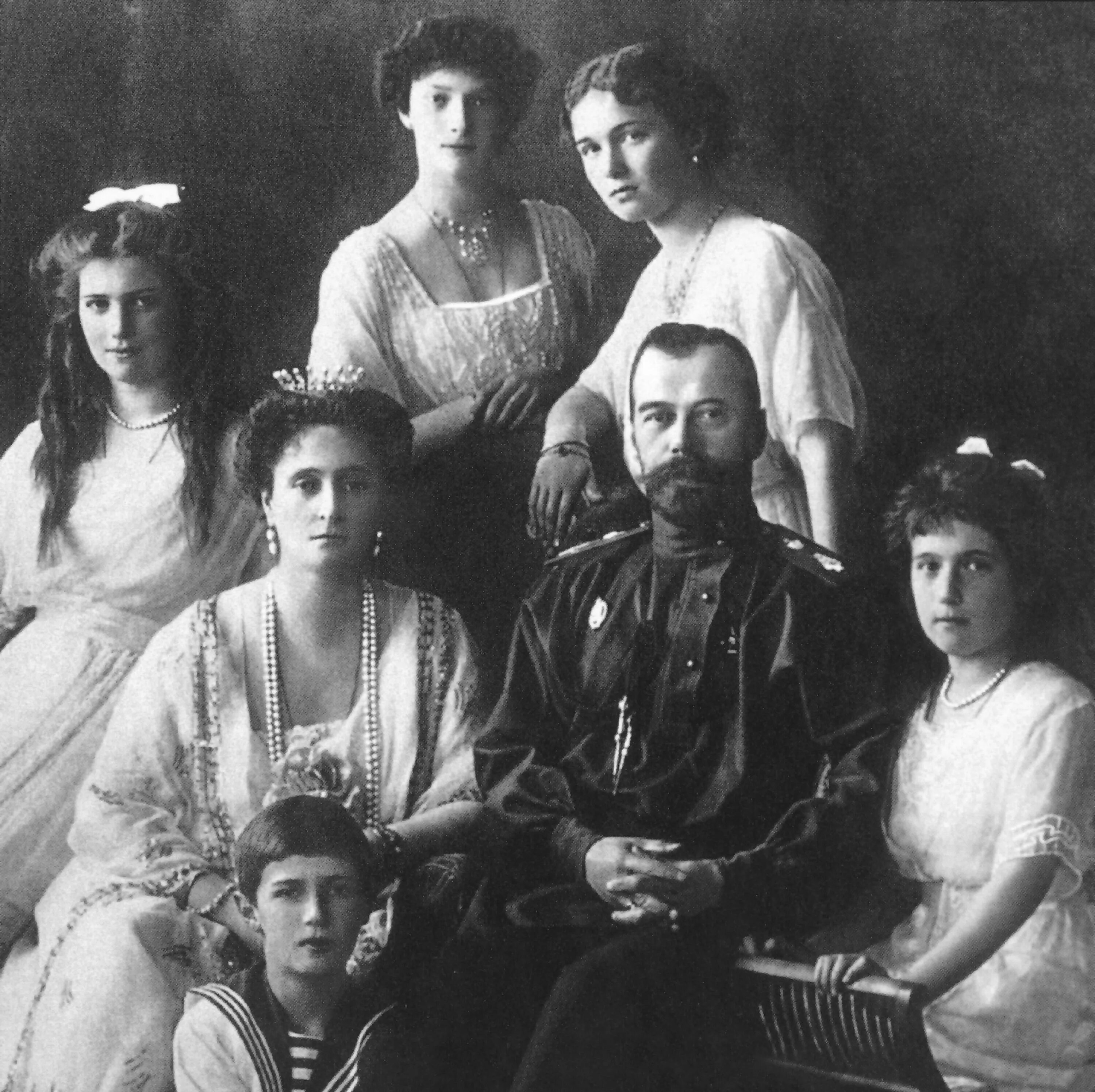 Гражданину романову. Гражданину романову. Гражданину романову. Царская семья романовых в екатеринбурге. Гражданину романову.