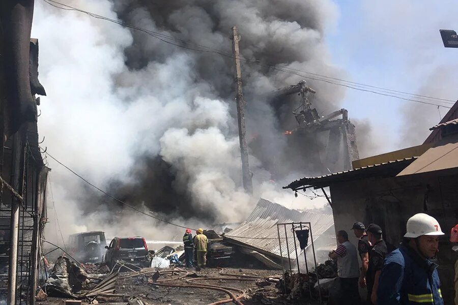 Взрыв в ереване сегодня. Пожар. Пожар в Армении. Дом после пожара. Пожар в Ереване сейчас.