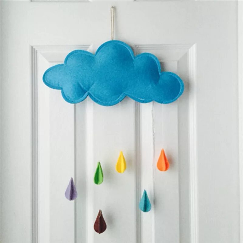 Rain украшения. Облачко для украшения комнаты. Объемные облака на стену. Тучка с каплями для украшения группы. Облако из фетра.