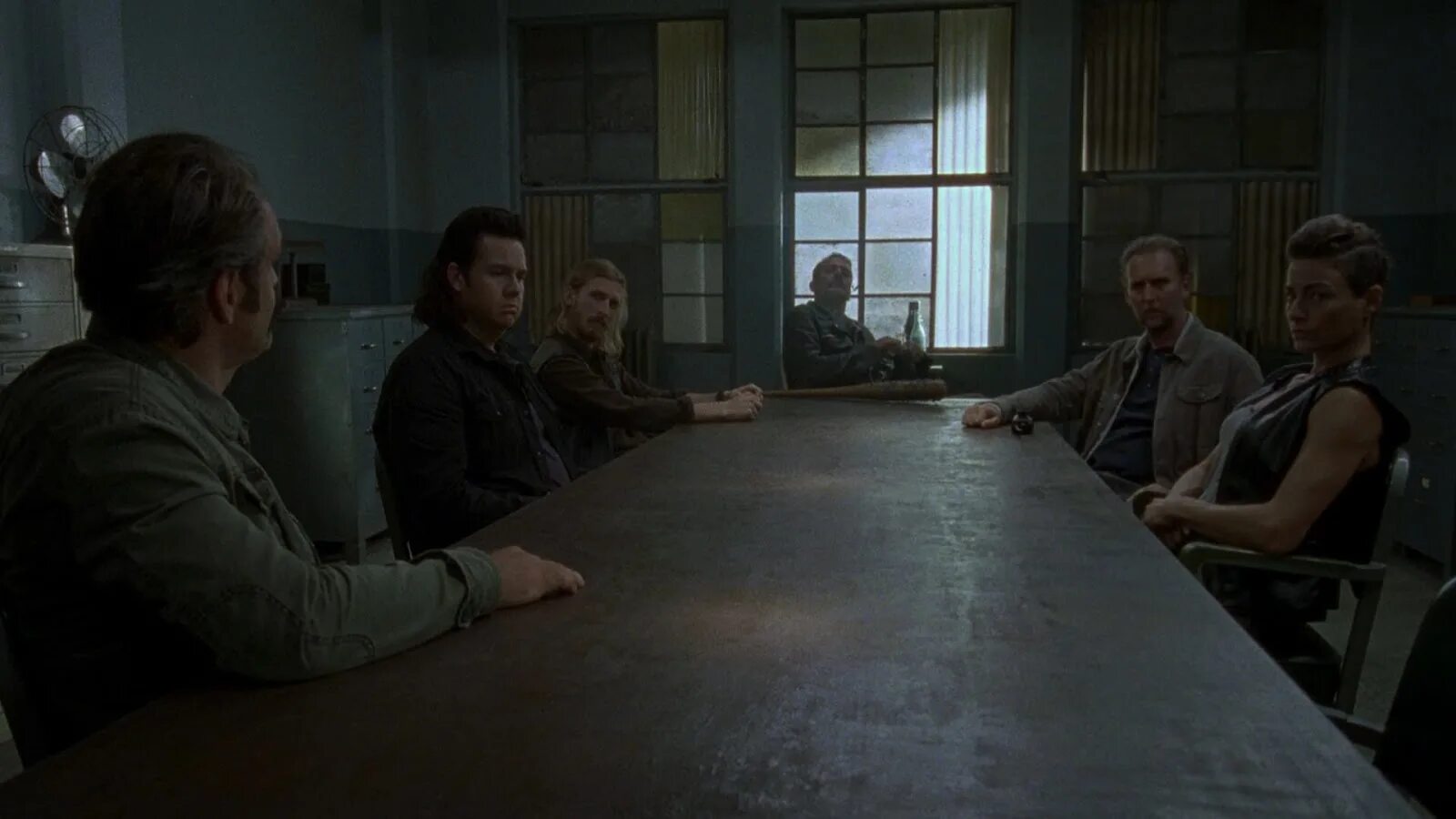 Джэйсон уорнер смит ходячие мертвецы. «ходячие мертвецы» 2010 аарон + эрик. Спасители ходячие. Ниган ходячие мертвецы 8 сезон. Жнецы ходячие мертвецы поуп.