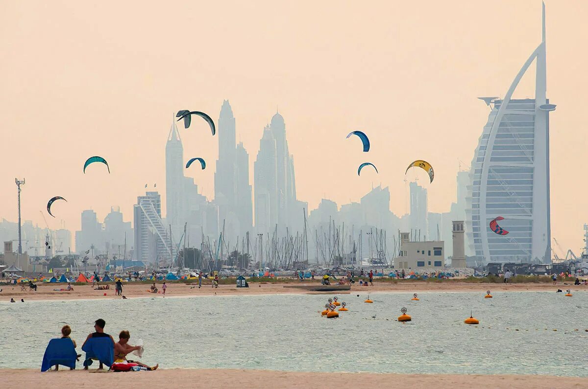 Население дубая 2024. Бурдж Дубай 2022. Набережные Дубая 2022. Население Дубая 2022. Дубай 2022 сторис.