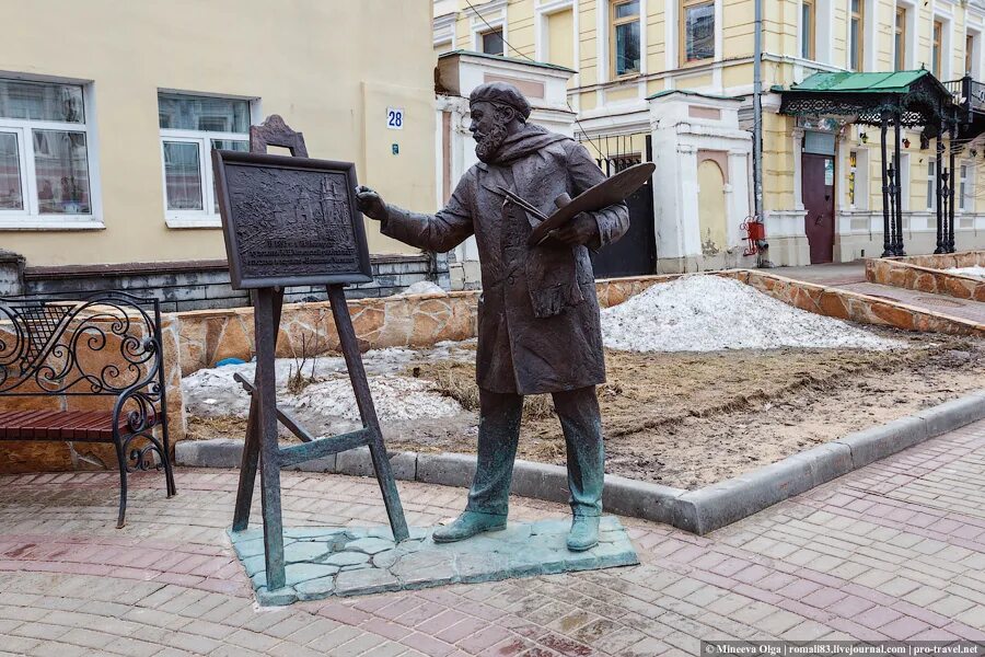 Нижний новгород улица большая покровская скульптуры. Улица рождественская нижний новгород скульптуры. Памятник чистильщику обуви в нижнем новгороде на покровке. Пирожник скульптура нижний новгород. Скульптор нижний новгород.