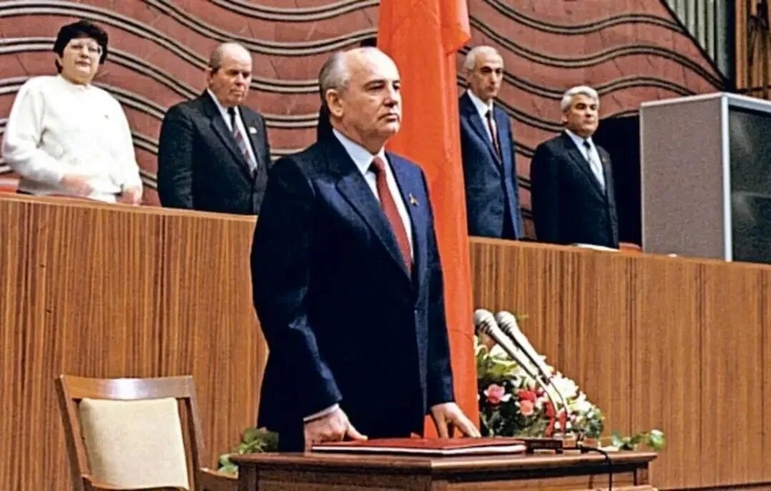 Введен пост президента ссср год. Инаугурация Горбачева 1990.