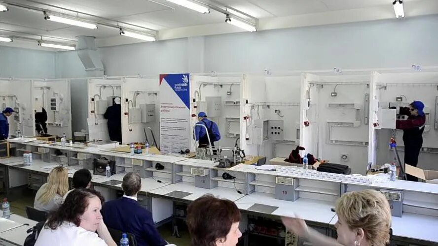 Колледж борина. Сайт техникума имени боринами. Ижевский монтажный техникум специальности. Машиностроительный техникум им с. Ижевский машиностроительный техникум борина.