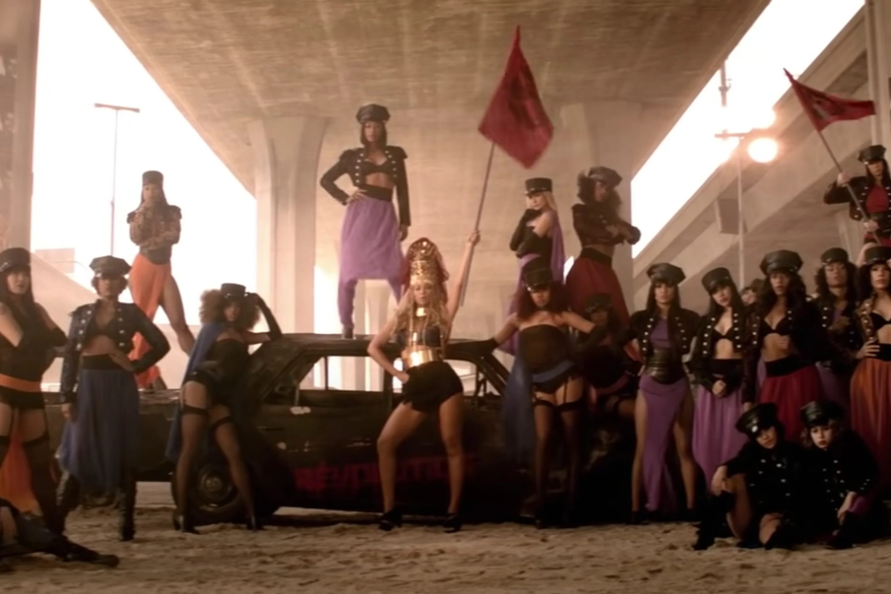 Run the world girls. Бейонсе Run the World. Run the World girls Beyoncé. Beyonce who Run the World girls. Who Run the World girls картинки.