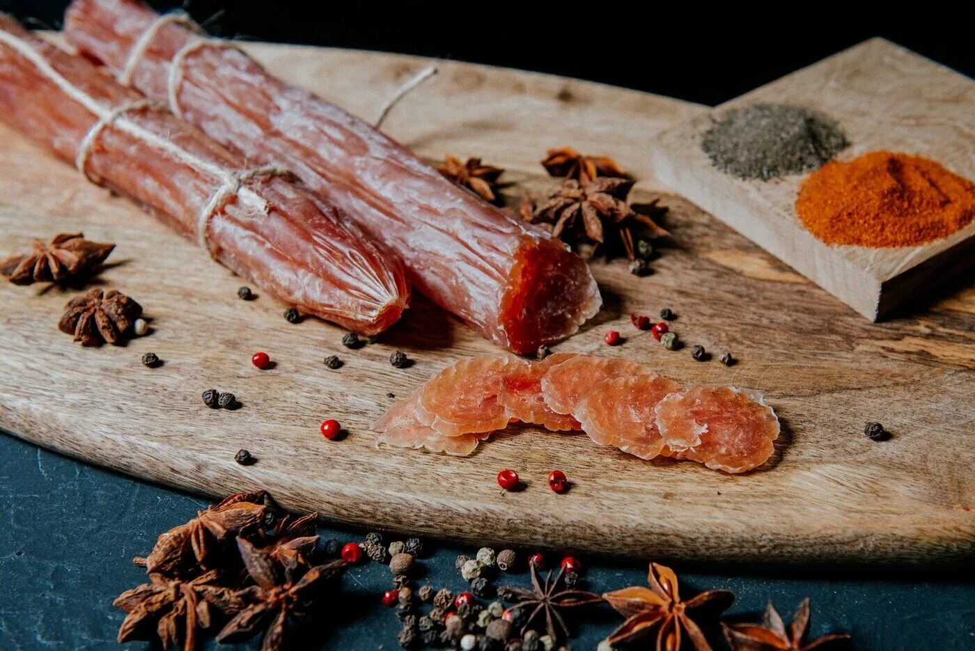 Вяленая колбаса курхан. Конская колбаса сушеная. Сыровяленая куриная колбаса. Колбаса волынская. Куриная колбаса курахан.