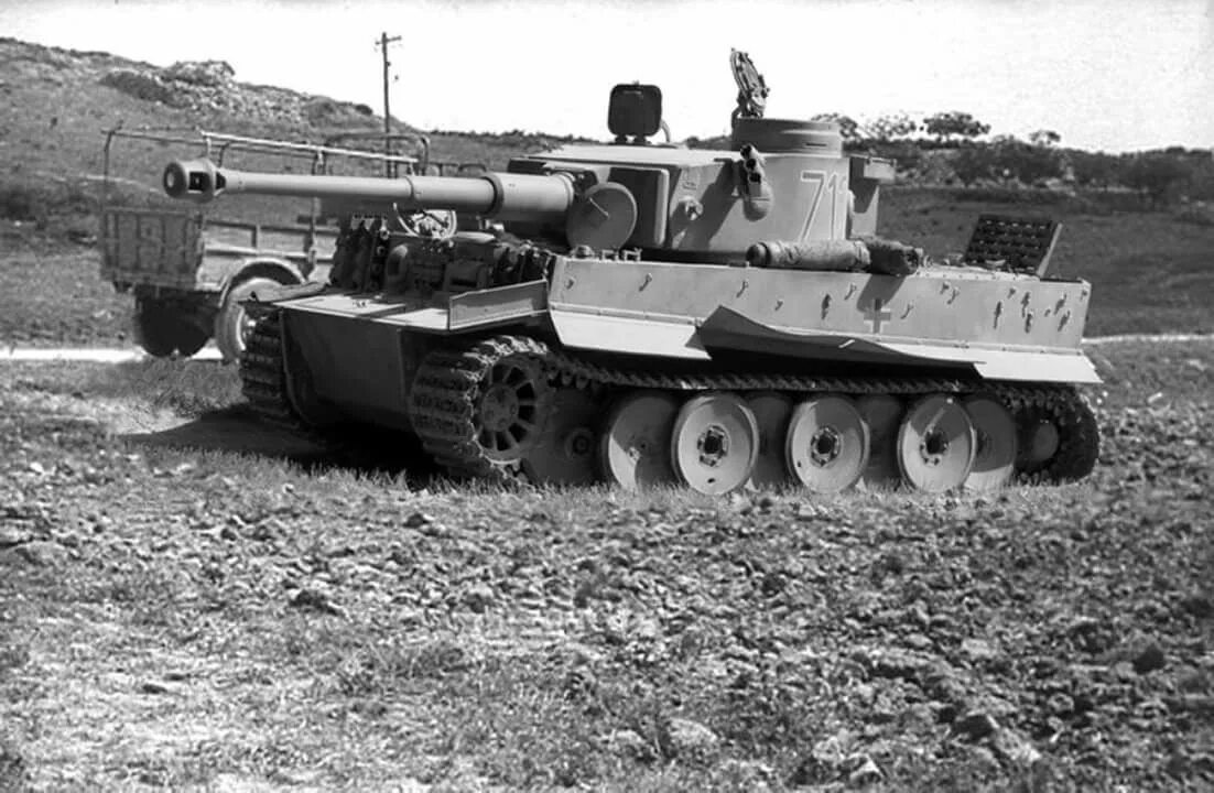 Танк тигр времен великой отечественной войны. Танк тигр 712. Немецкий танк тигр в 1943. Тяжелый танк PZ vi “тигр”. Танк тигр 1942.