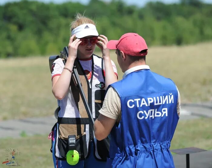 Соревнования по стендовой стрельбе. Судья спортивный туризм. Судейская на соревнования. Судья соревнований. Спортивные судьи спортивный туризм.