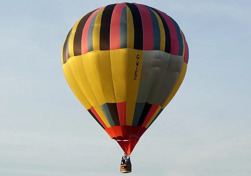 Самолет на воздушном шаре. Воздушный шар. Воздушный шар дирижабль. Воздушный шар летательный аппарат. Воздушные шары аэростаты.