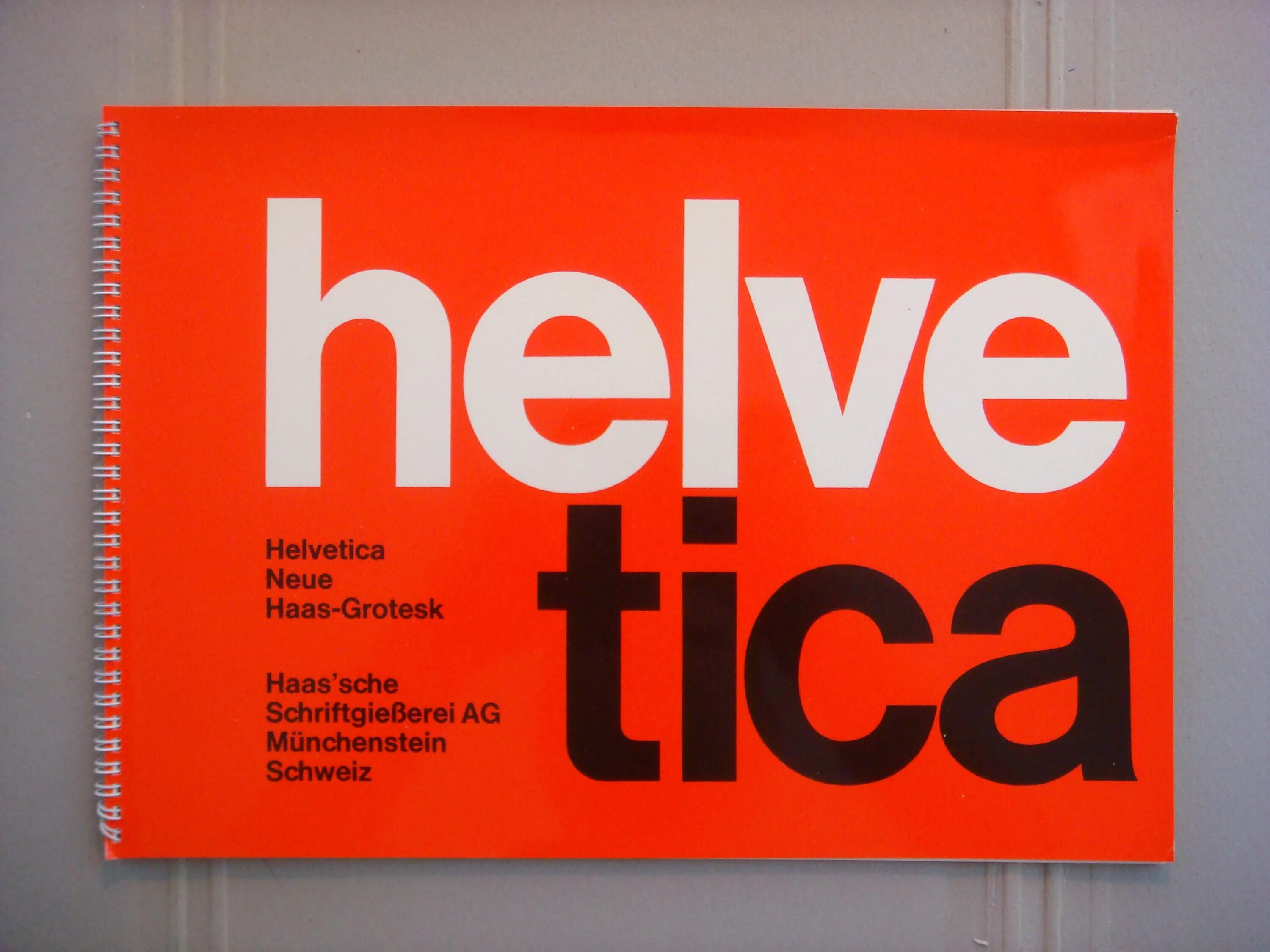 Шрифт helvetica cyr. Helvetica. Helvetica шрифт. Гельветика Нойе. Дизайн шрифта helvetica.