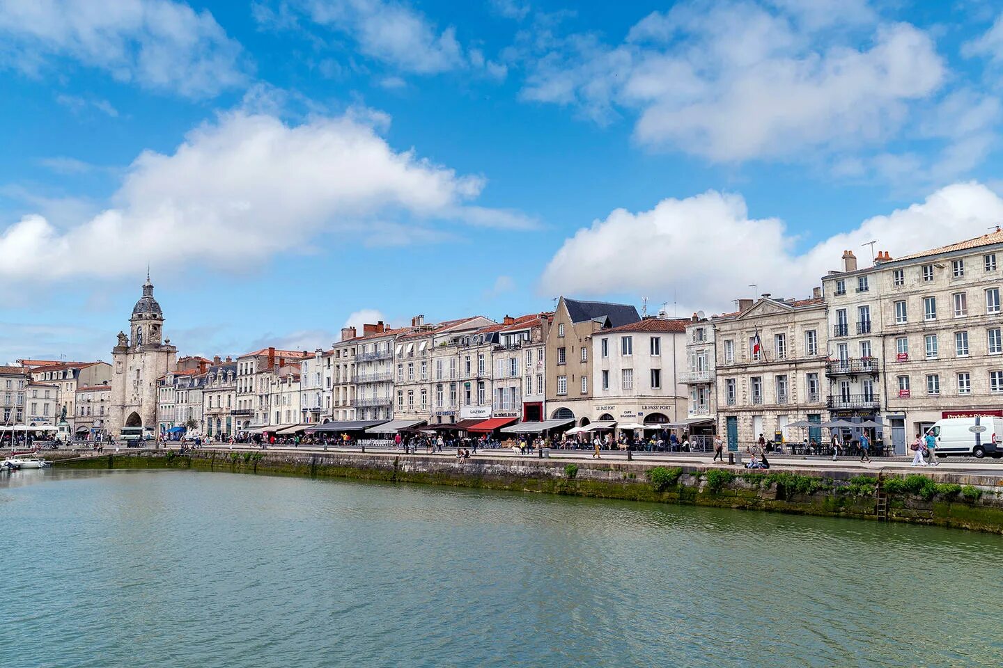 La rochelle. Ля-Рошель Франция. Ля Рошель город. La Rochelle Франция. Новая Аквитания город ла-Рошель.