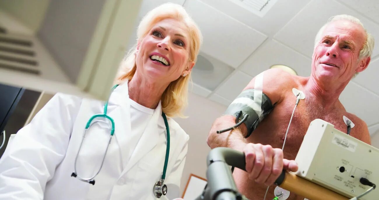 дети после химиотерапии. выживаем после рака. выживаем после рака. для бедных и богатых больница. образы после онкологии с шапочкой.