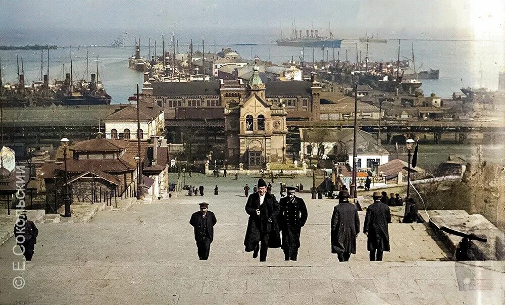 На фото перед вами одесские они. Одесса 1900 год. Порт Одессы 19 век. Одесса порт 20 век. 1900 Год в вокзалы Одесса.