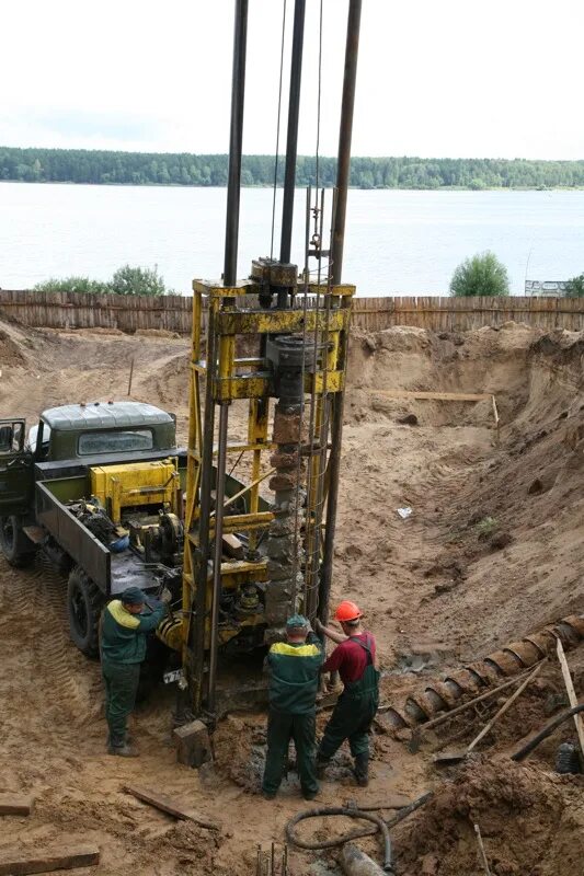 Технология бетонирования буронабивных свай. Каркас для вибропогружения свай. Технология бурения буронабивных свай с обсадной трубой. Бнс сваи. Буронабивные сваи технология устройства.
