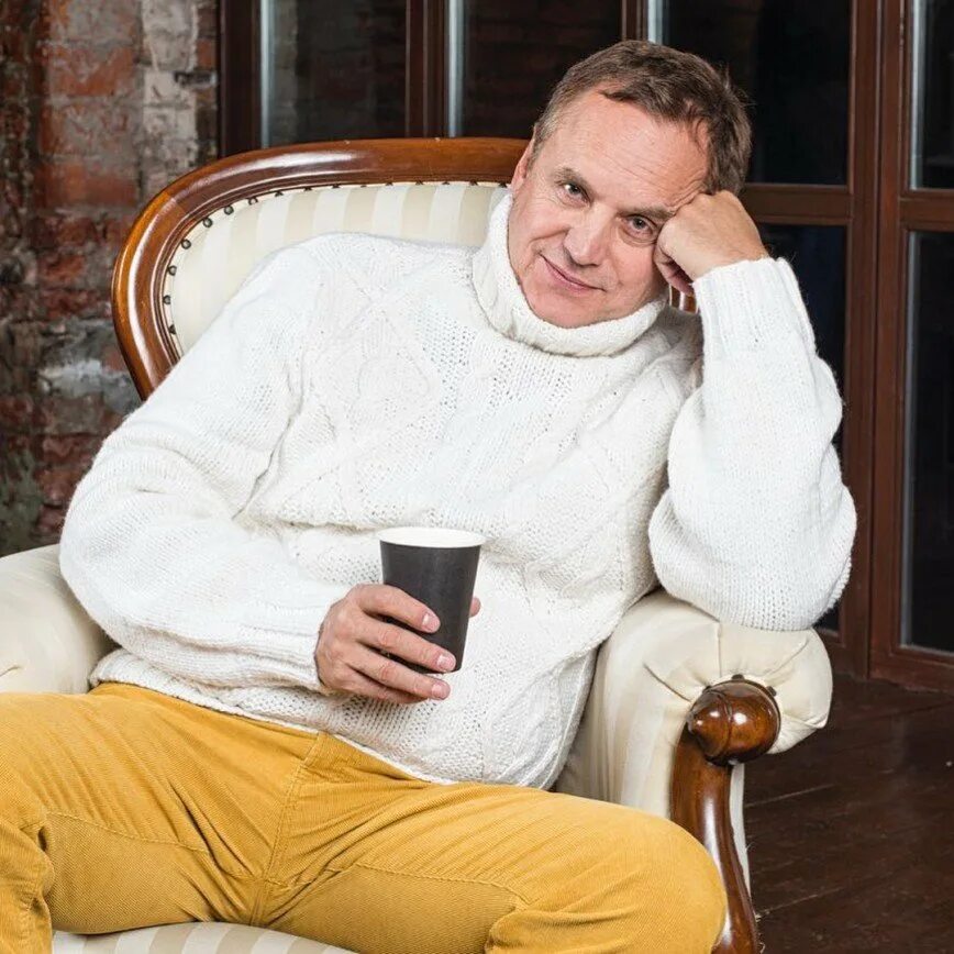 Сколько лет андрею соколову