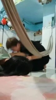 Thằng nhóc xin vào trọ uống nước.Đến phòng thấy chị gái hấp dẫn quá tụt luô...