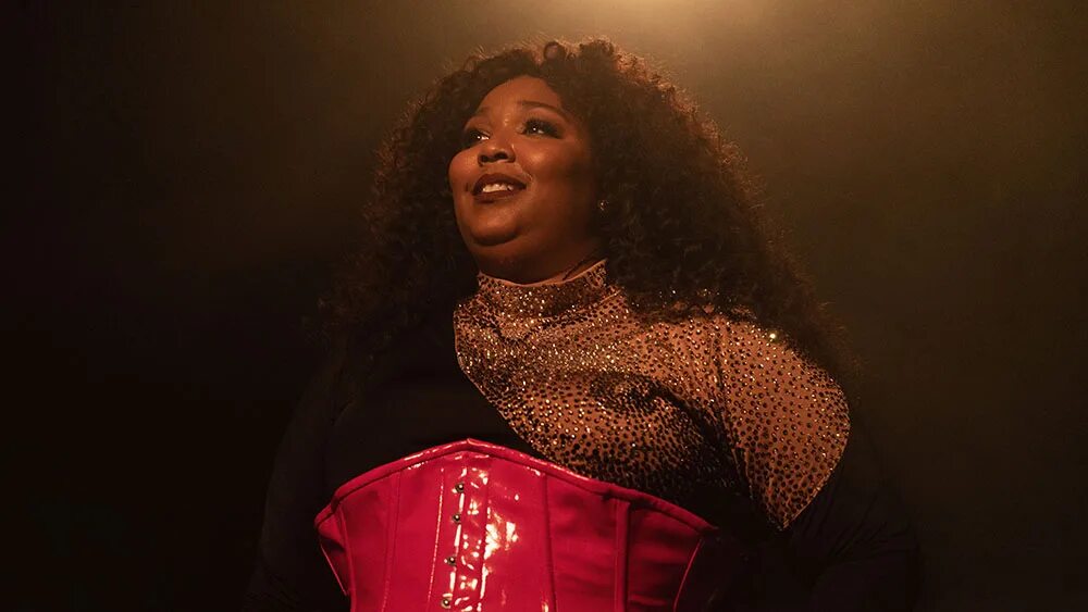 Лизо певица американская. Lizzo перевод. Lizzo перевод. Lizzo перевод. Mtv lizzo.