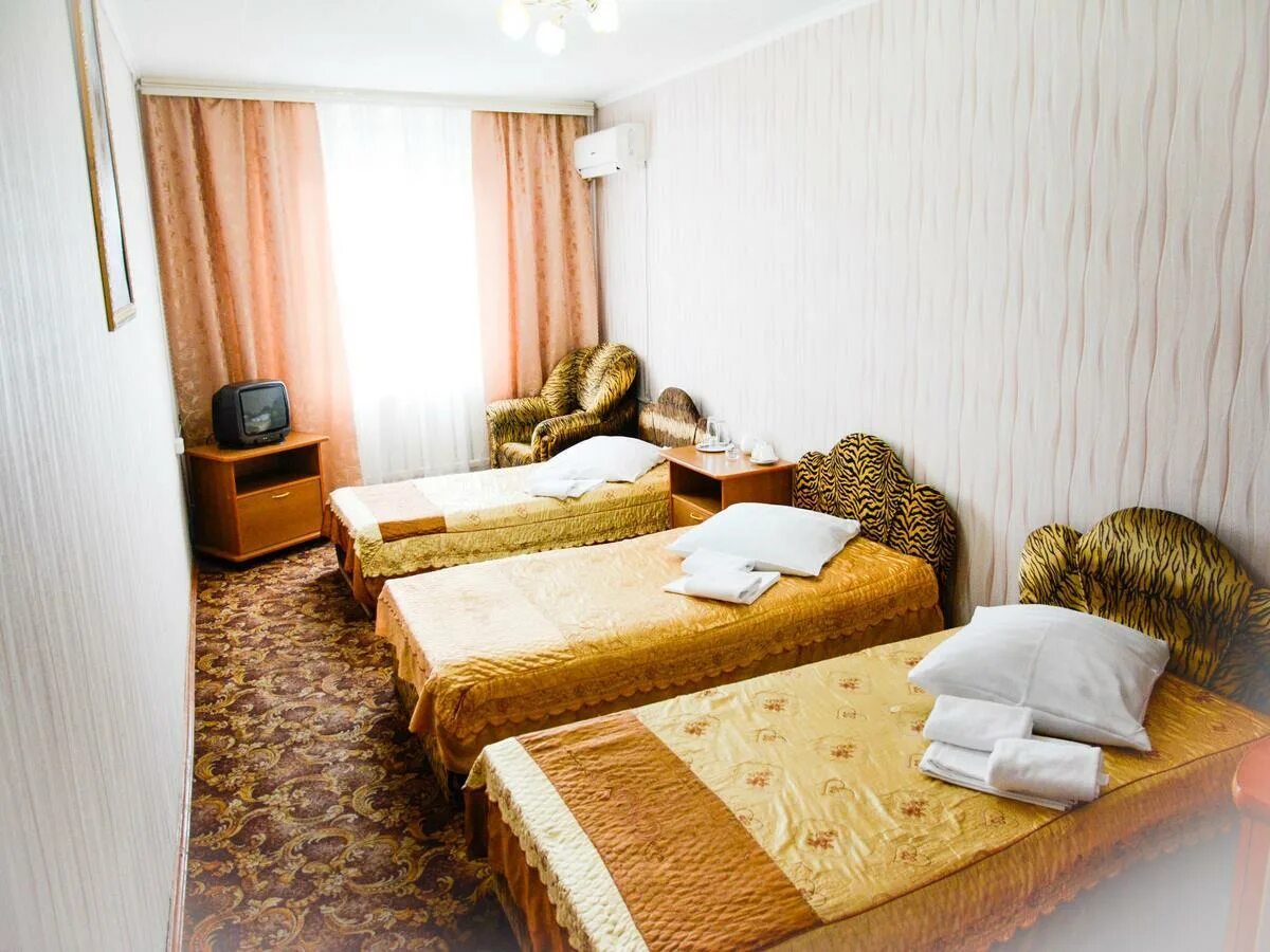 Анапа семь ветров гостевой дом. Московская 1 отель. Семь холмов ханты-мансийск гостиница. Seven hills на брестской 1-я брестская ул 44 москва. Гостиница семь королей волгоград.