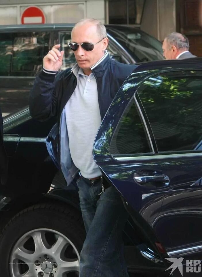 Прикинь путину 69 лет. Адъютант путина сейчас фото. Прикинь путину 69 лет. Прикинь путину 69 лет. 69 сегодня.