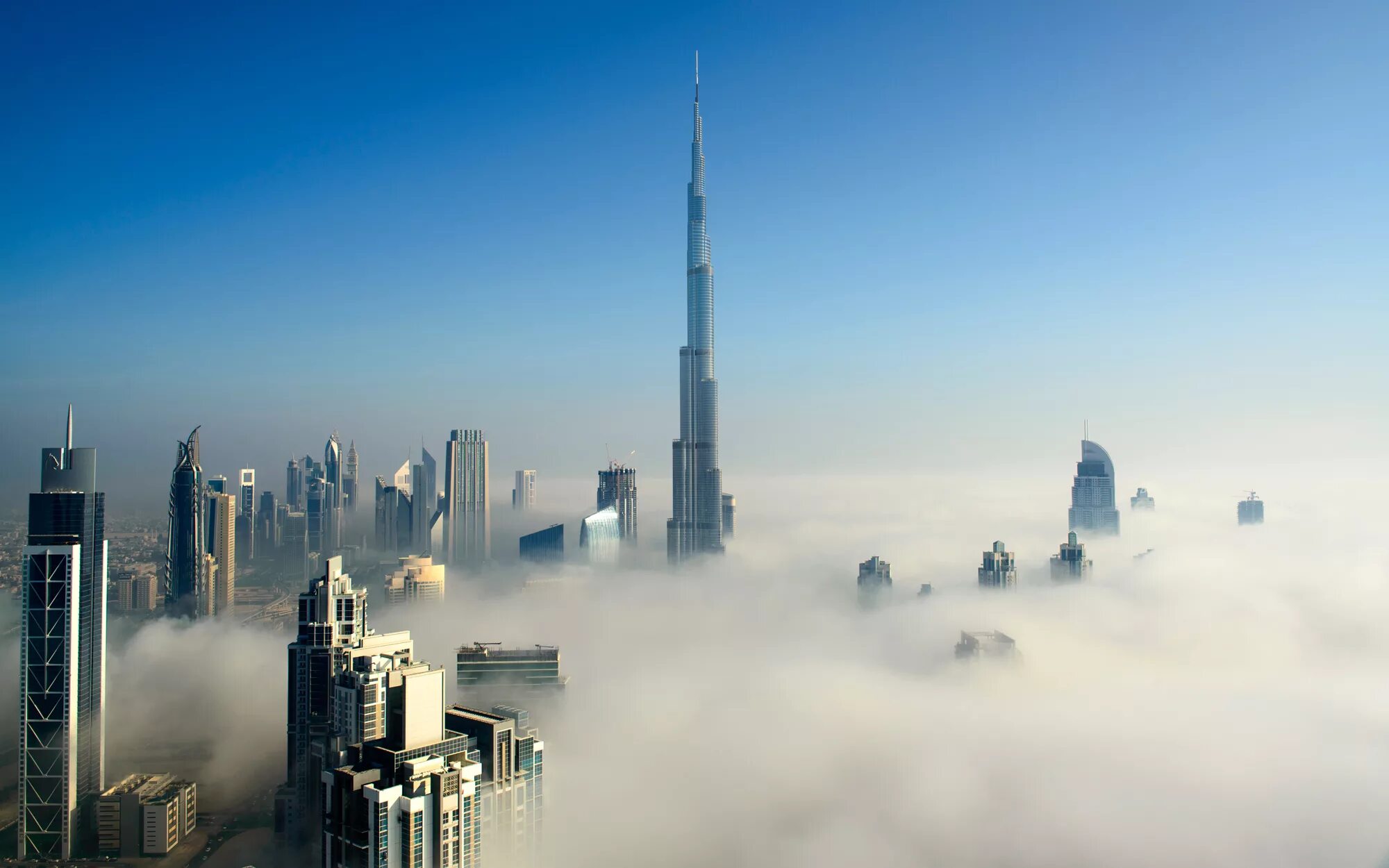 В каком городе находится самый высокий небоскреб. Башня Бурдж Халифа. Небоскрёб Бурдж-Халифа в Дубае. Дубай здание Бурдж Халифа. Высота Бурдж Халифа в Дубае.