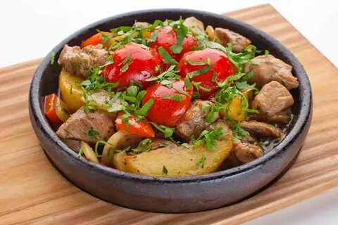 Мясная сковорода с овощами