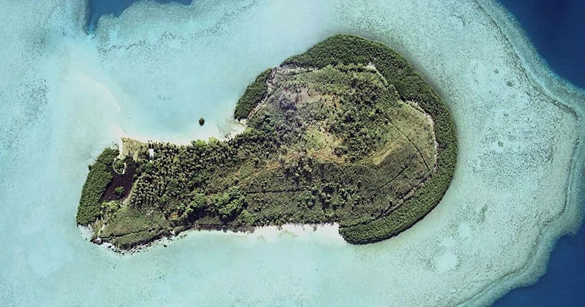 Острова где мало людей. Остров мавува mavuva island. формы островов. острова необычной формы.