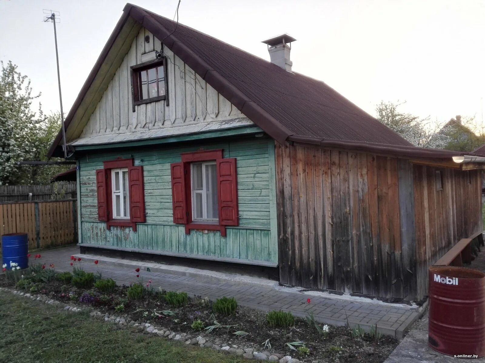 Покраска старого дома снаружи