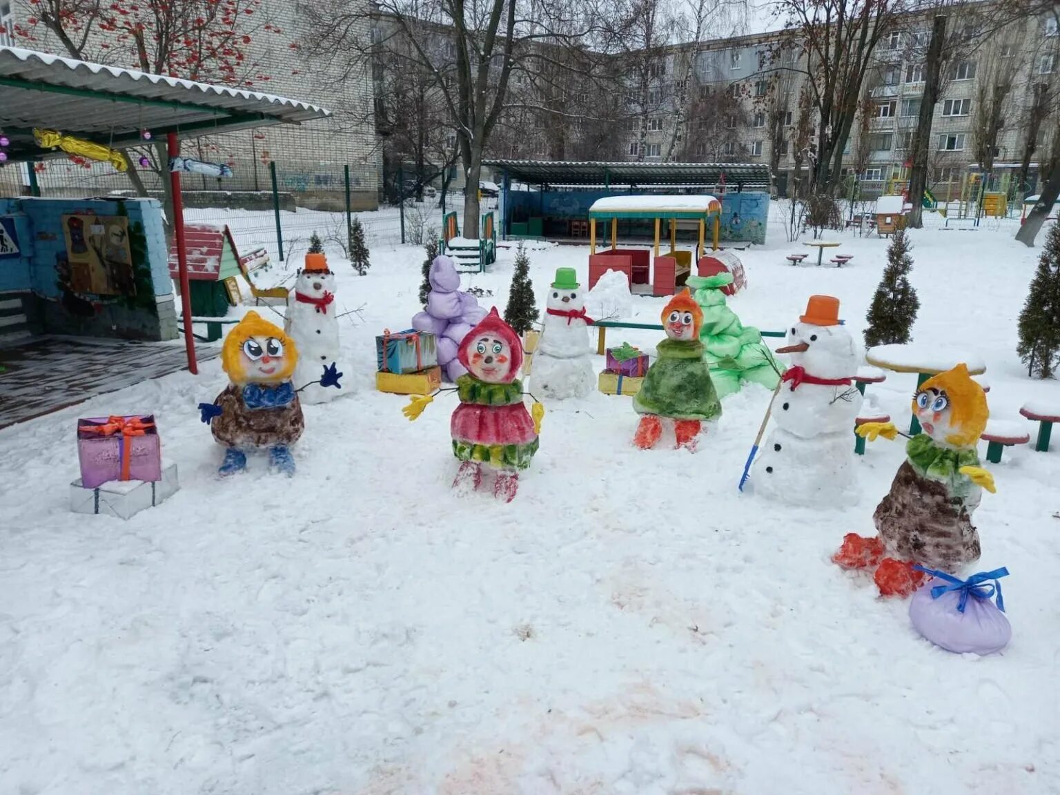 Эколята снежный городок. Конкурс снежный городок эколят. Конкурс эколята снежный городок. Эколята из снега в детском саду. Снежный городок эколят всероссийский конкурс.