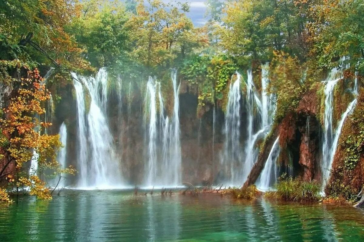 Живые картинки. Водопад Джур-Джур в Крыму. Водопад анимация. Анимационные водопады. Анимация природа.