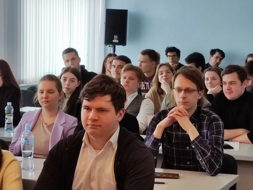 Финансовый университет при правительстве рф студенческий. Студенты финансового университета фото. Студенты финансового. Первокурсники финуниверситет. Привлечение иностранных студентов финансовый университет.